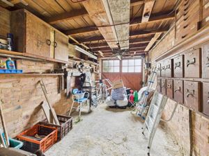 Garage internal- click for photo gallery